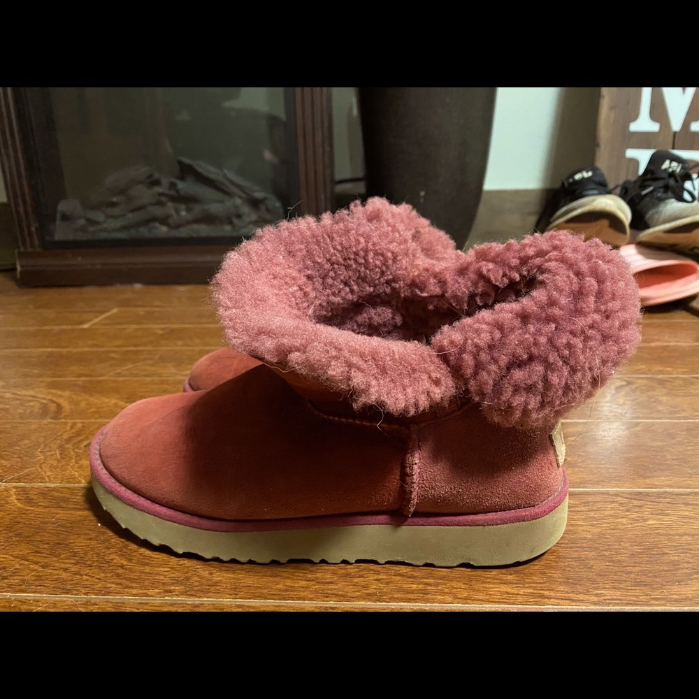 UGG